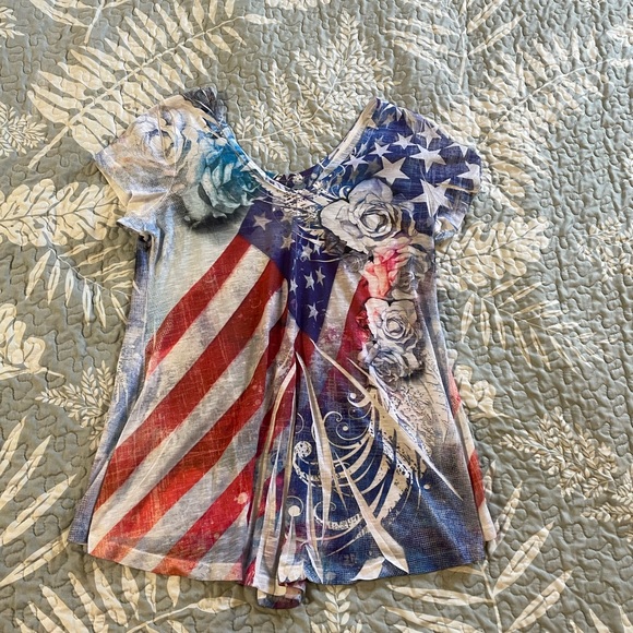 Women’s medium Patriotic Big Bang blouse so pretty - Picture 5 of 6